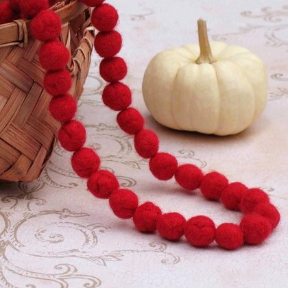 craft-ruby-red-felt-cranberry-necklace